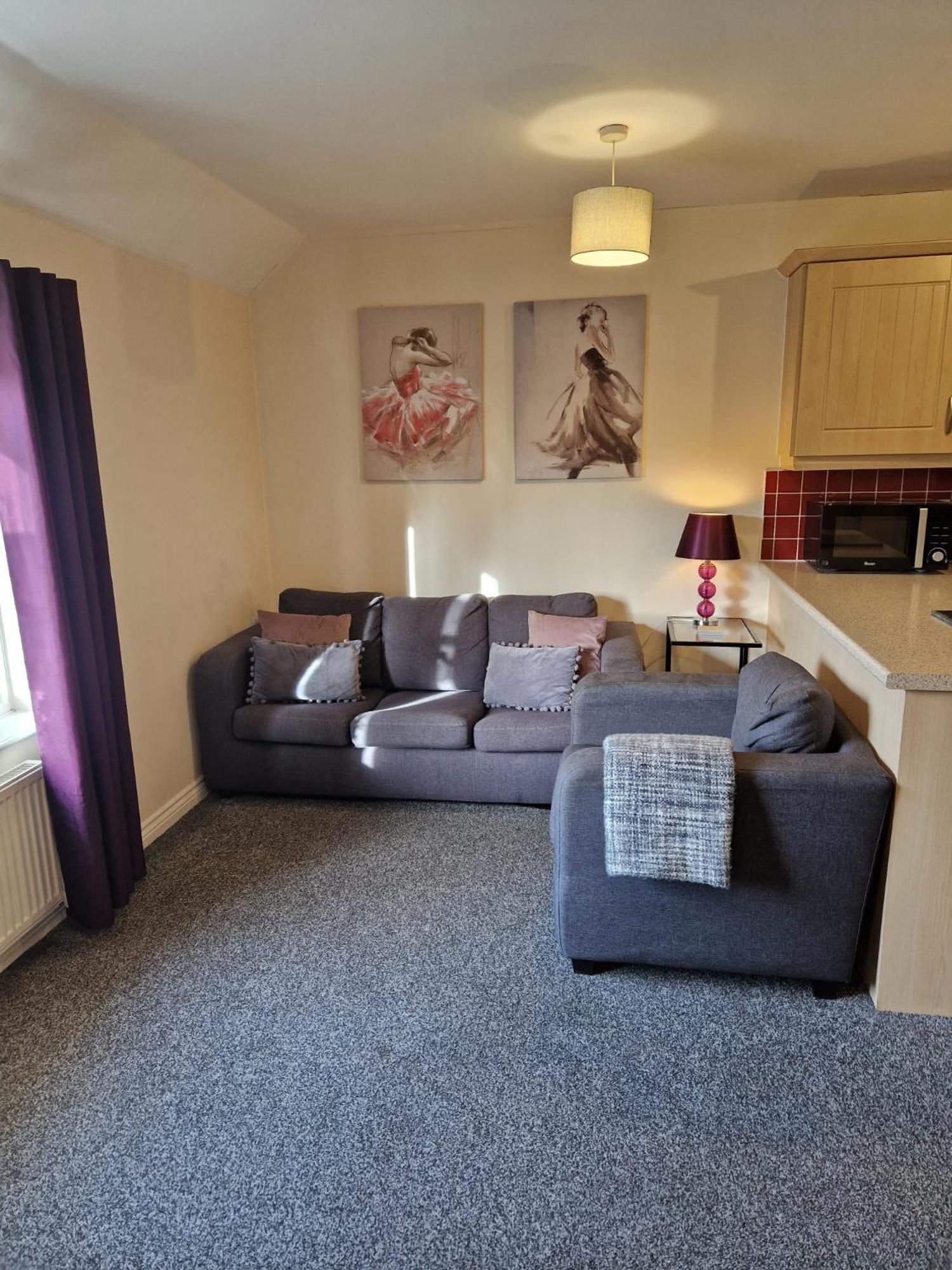 Hereford - Mayflower Coach House, Modern 2 Bedroom Property With Parking, Located South Of Hereford City, Suitable For Small Family, Couple Or Contractors - Sleeps Up To 5 Guests - Hosted By Rentmyhouse エクステリア 写真