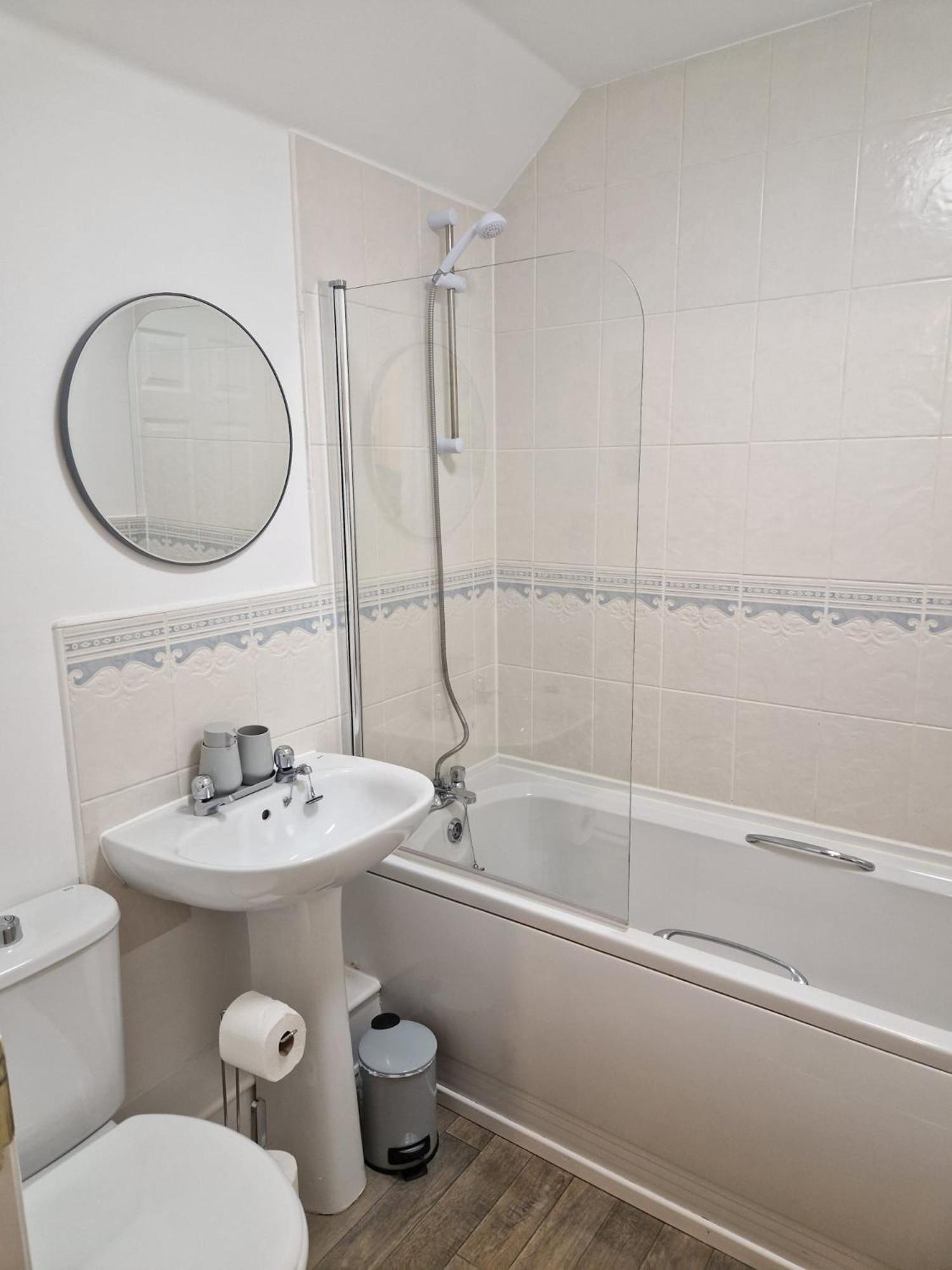 Hereford - Mayflower Coach House, Modern 2 Bedroom Property With Parking, Located South Of Hereford City, Suitable For Small Family, Couple Or Contractors - Sleeps Up To 5 Guests - Hosted By Rentmyhouse エクステリア 写真